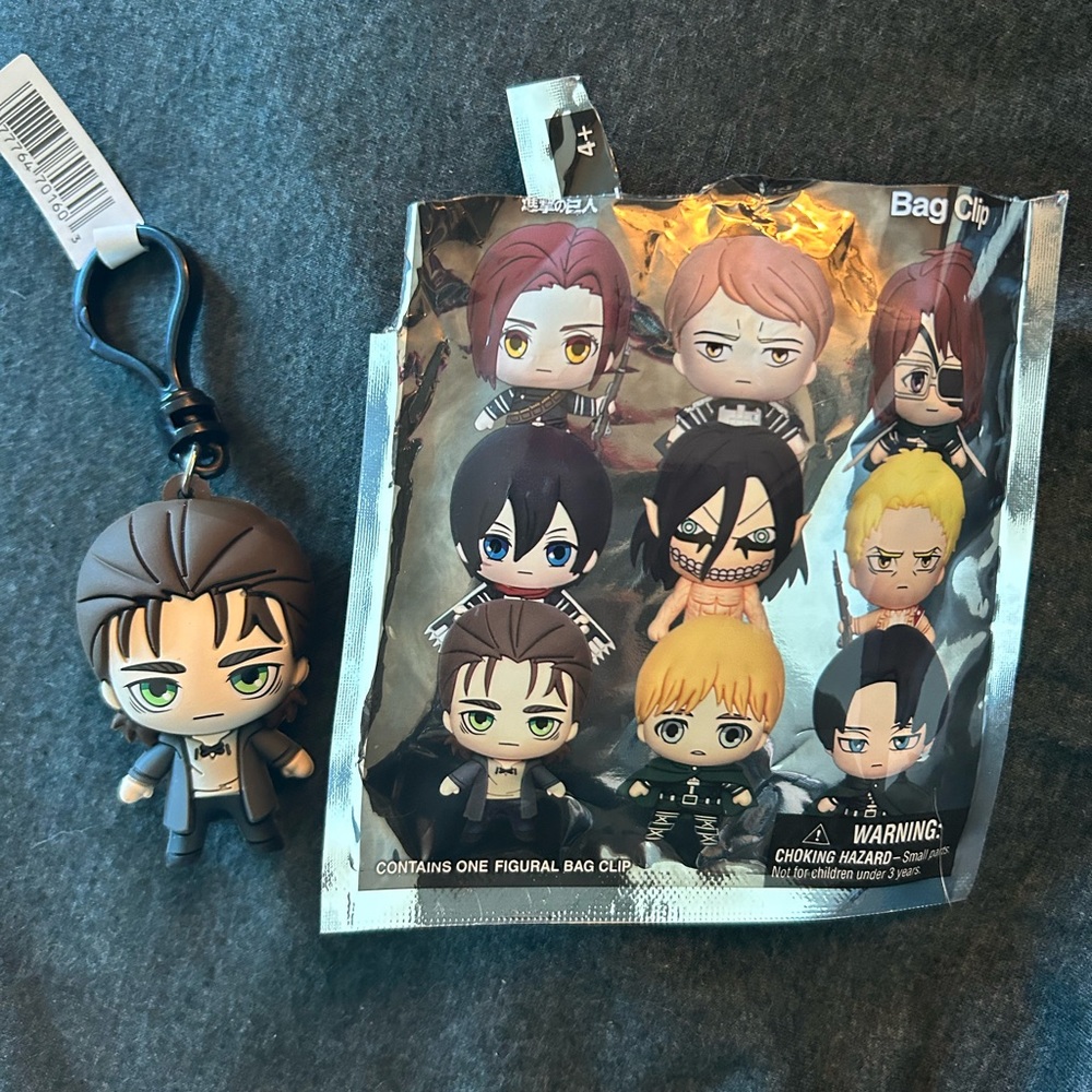 Attack on Titan bling bag clip Eern